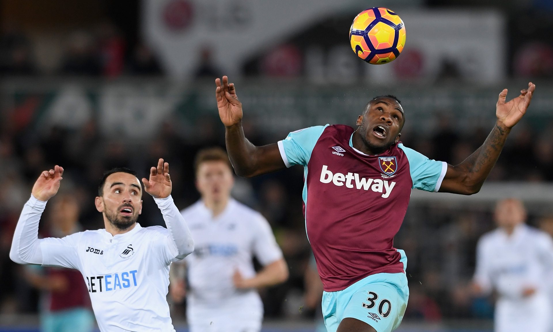 阿斯：阿隆索亲自督训姆巴佩，要求他承担更多跑动对抗.