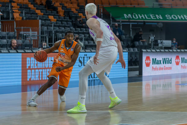 记者：曼联凌晨1点后才抵达，阿莫林早上7点便来到卡灵顿基地