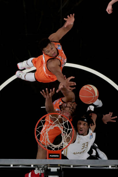 刺队与伯恩 刺队与伯恩