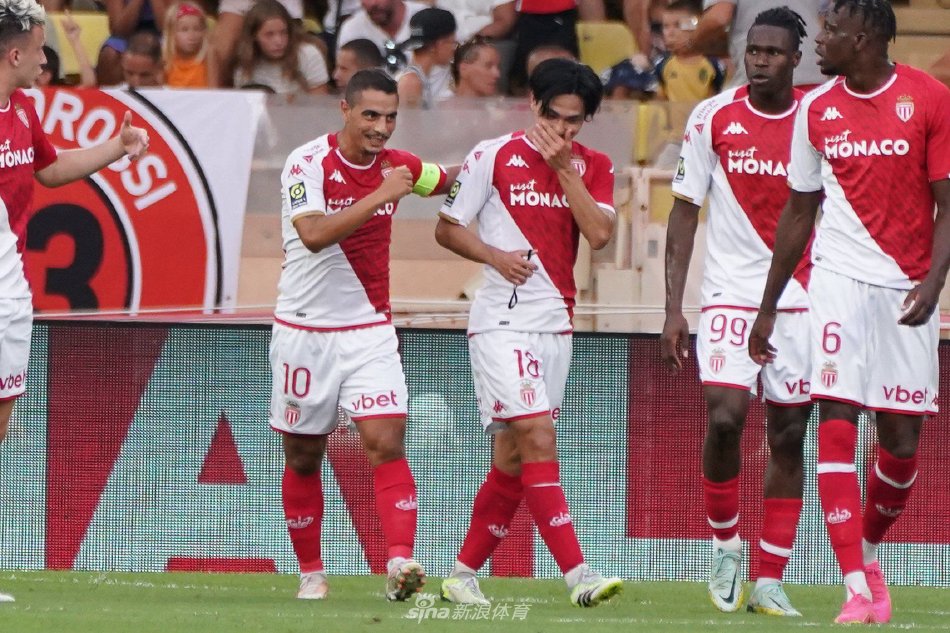 英超：平分秋色 托特纳姆热刺队2-2伯恩茅斯队.